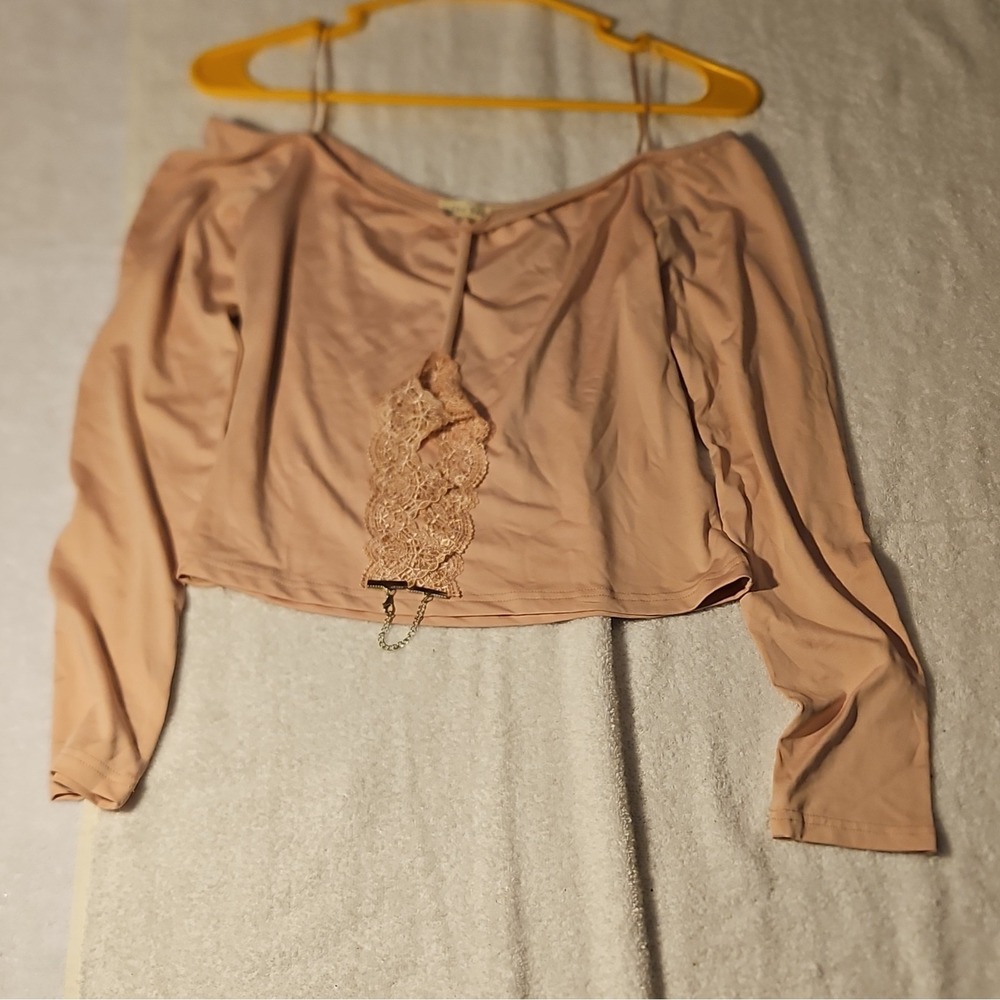 The Sang Women's Beige Solid Off Shoulder Lace Cropped Long Sleeve Blouse M